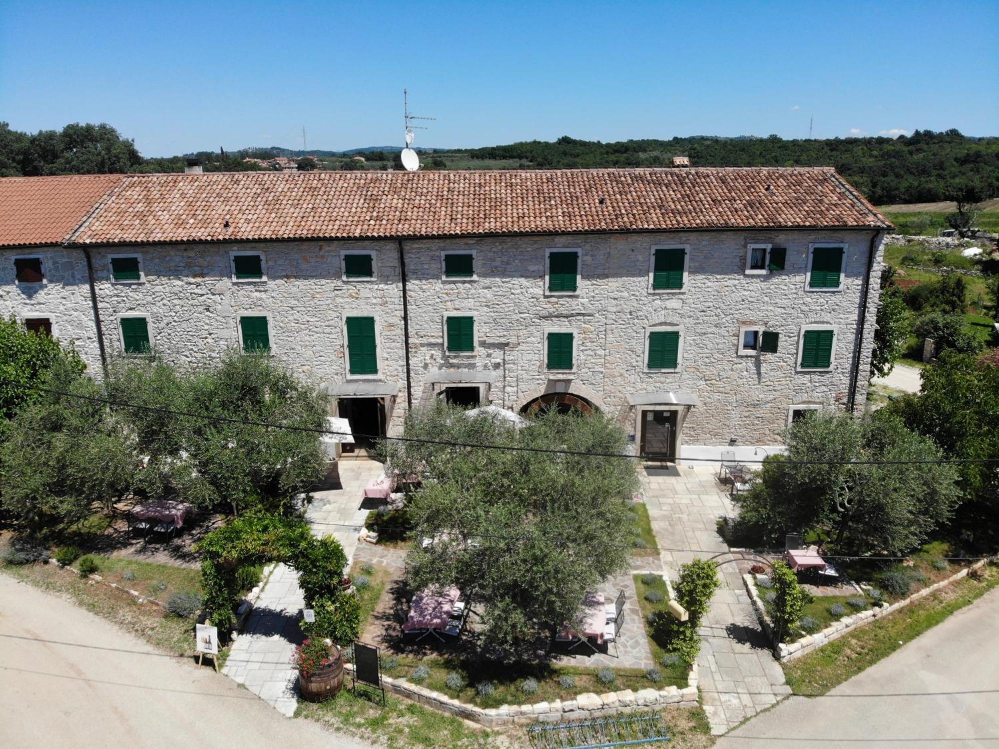 Casa Romantica La Parenzana Buje Exterior foto